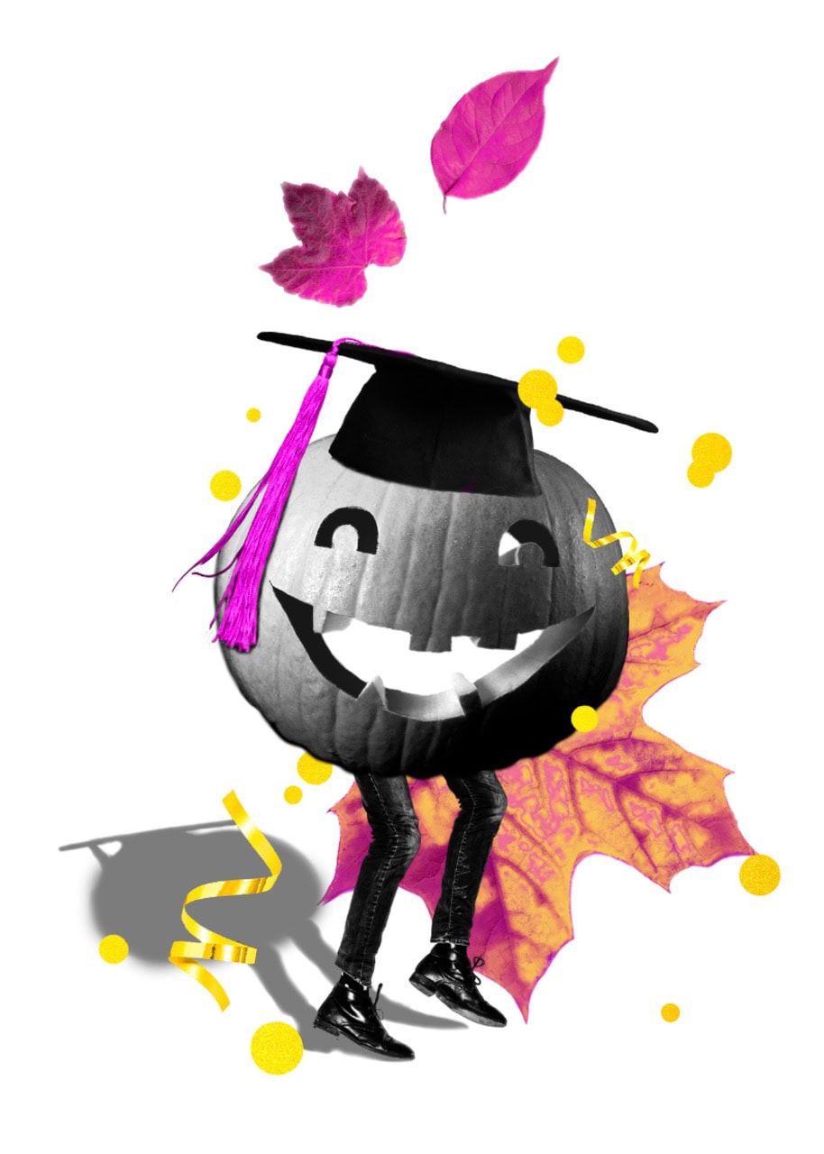 Halloween Kürbis Ein Kürbis mit einem Abschlusshut und menschlichen Beinen und Anzugschuhen. Im Hintergrund ein Kastanienblatt.